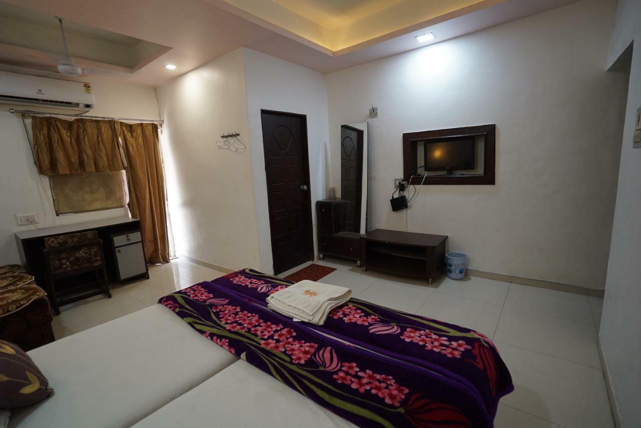 Hotel Royal Ahmedabad Esterno foto