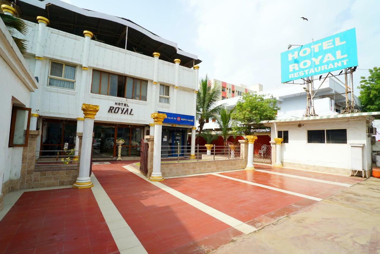 Hotel Royal Ahmedabad Esterno foto