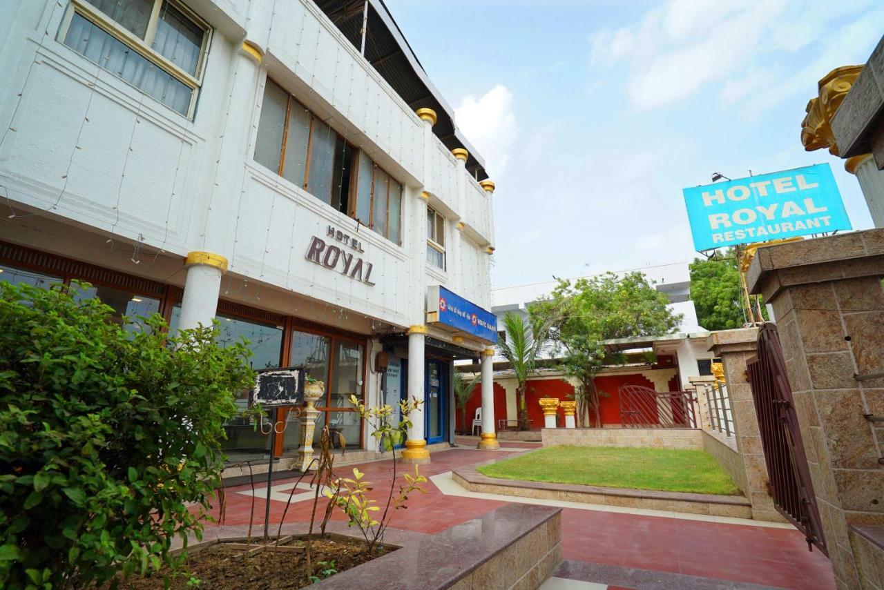 Hotel Royal Ahmedabad Esterno foto