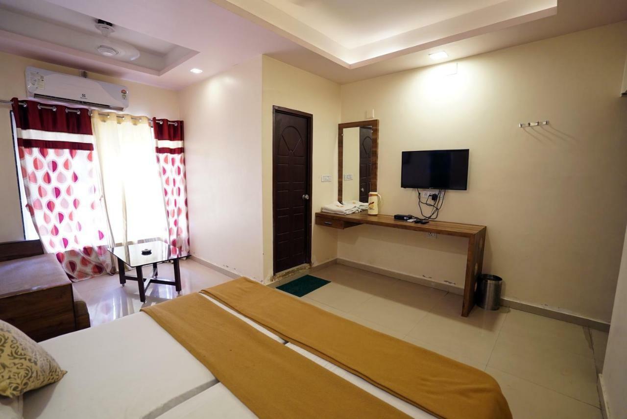 Hotel Royal Ahmedabad Esterno foto