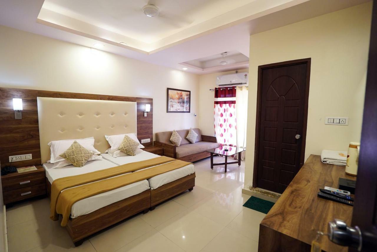 Hotel Royal Ahmedabad Esterno foto