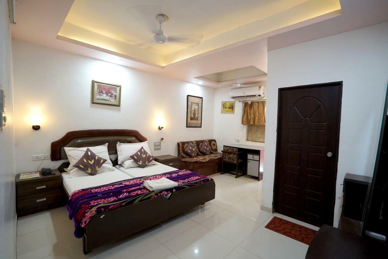 Hotel Royal Ahmedabad Esterno foto